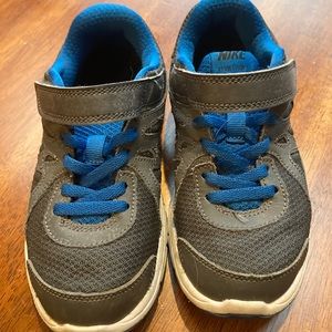 Boys Nike gym shoes Size 12.5